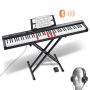88-koskettiminen digitaalinen piano, jossa on puolipainotetut koskettimet ja jalusta