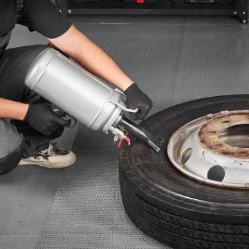 Kannettava käsikäyttöinen rengastäyttölaite, 6 l, 87–116 PSI