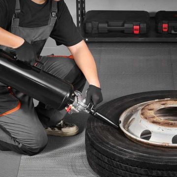 Kannettava käsikäyttöinen rengaspumppu, 8 l, 87–116 PSI