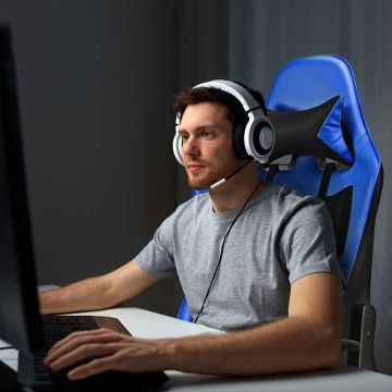 Gaming chair, With extendable footrest, 72 × 72 × 128–137 cm